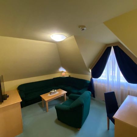 Parkhotel Na Baracke Nova Dubnica Exterior photo