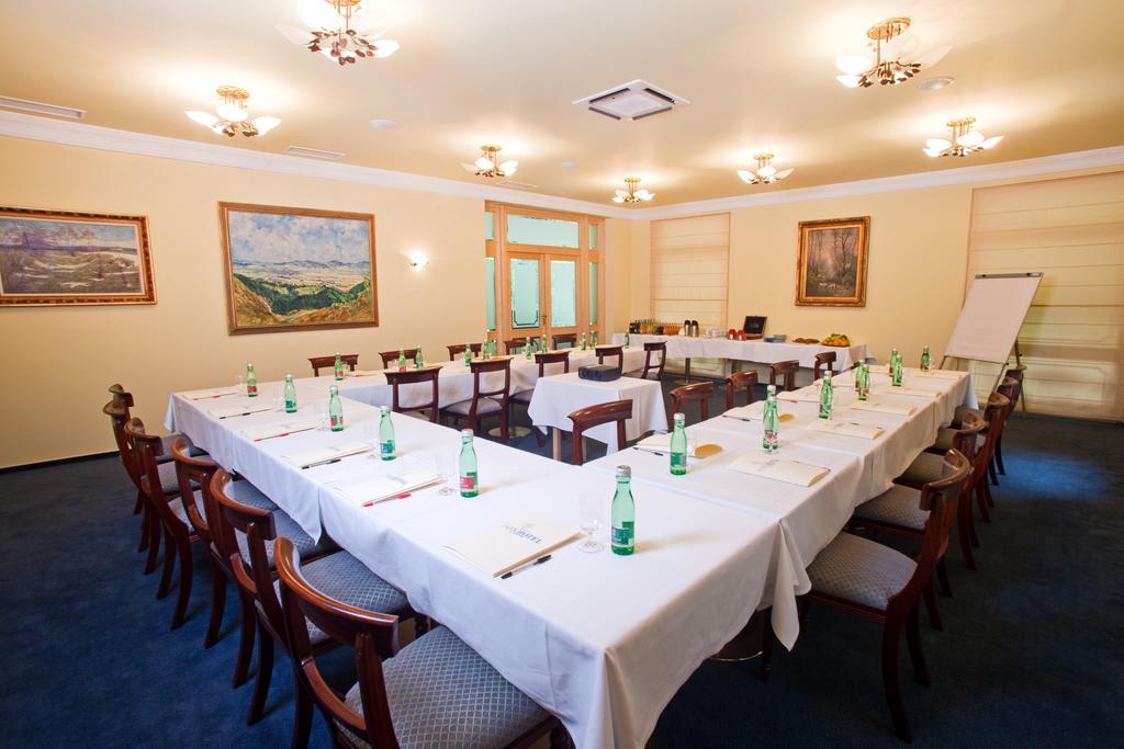 Parkhotel Na Baracke Nova Dubnica Exterior photo